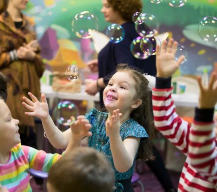 Ideas Creativas para Shows Temáticos en Fiestas Infantiles que Dejarán a Todos Maravillados