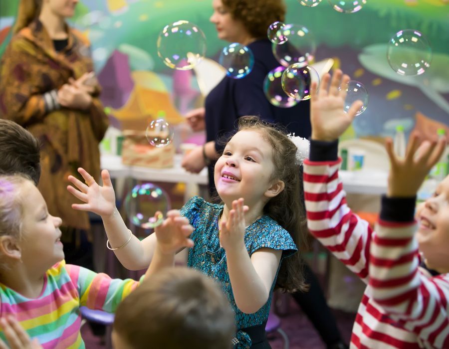 Ideas Creativas para Shows Temáticos en Fiestas Infantiles que Dejarán a Todos Maravillados